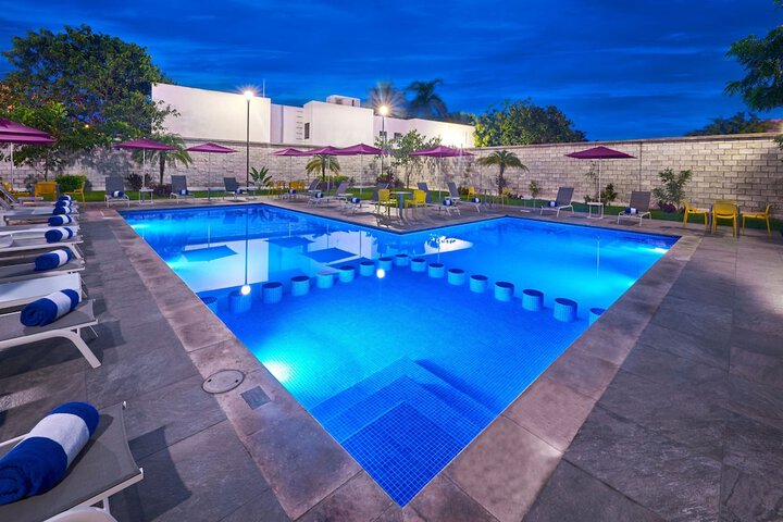 Pool Hotel