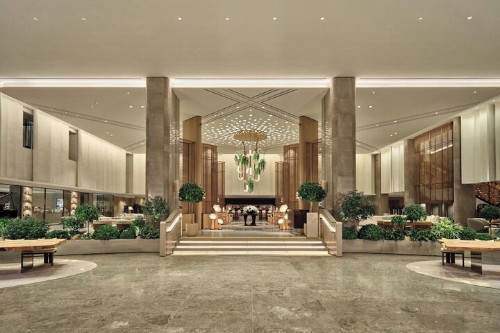 Entrance & Lobby