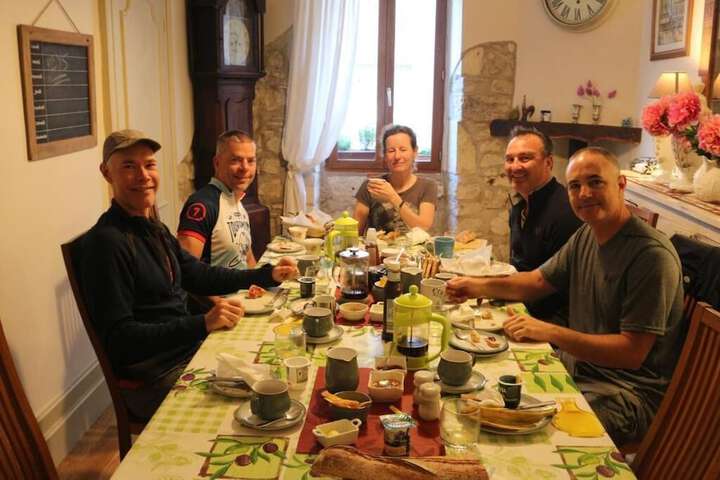 Dining 5 of 19