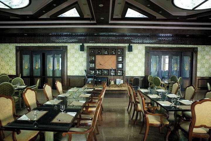 Dining 63 of 76