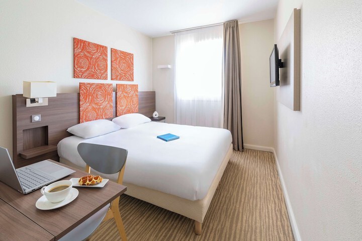 Room 11 of 40