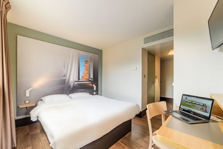 Room 10 of 43