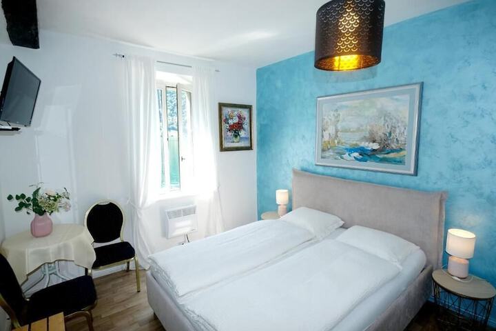 Room 2 of 36