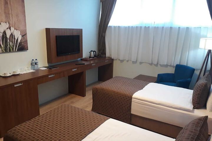 Room 28 of 87