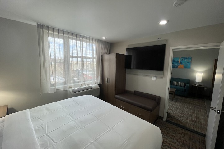 Room 3 of 28