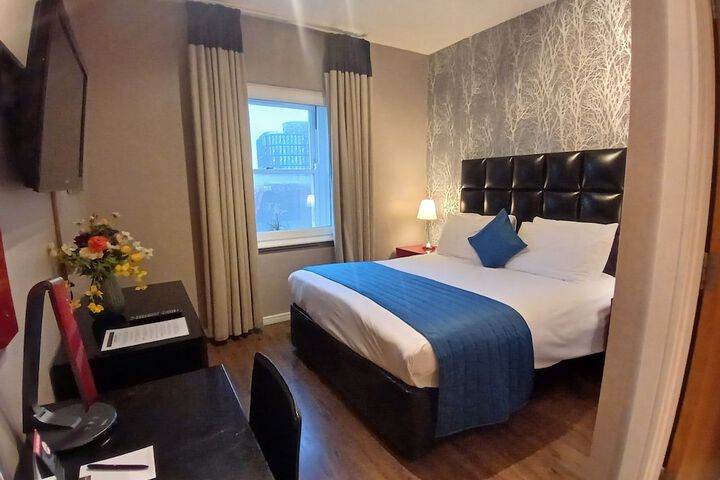 Room 52 of 182