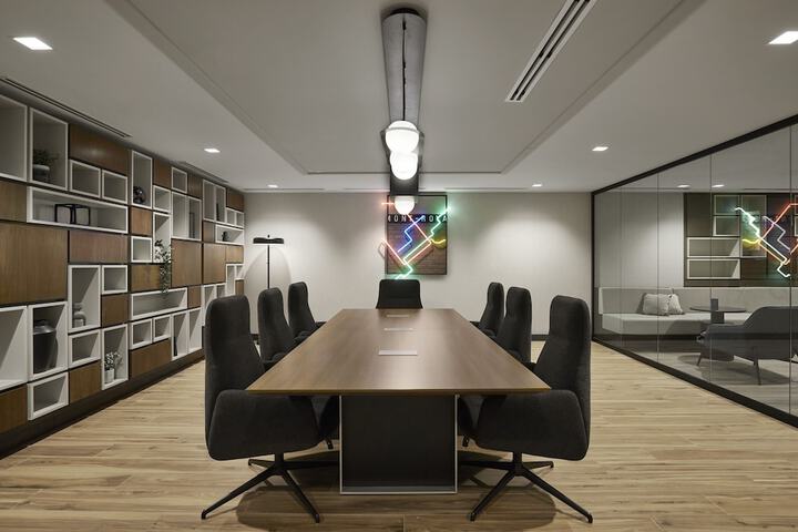 Business Center 22 of 25