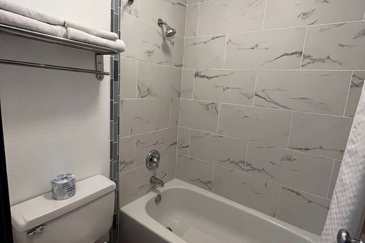 Room 20 of 33