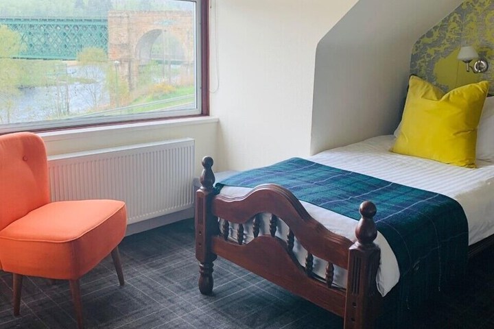 Room 12 of 25