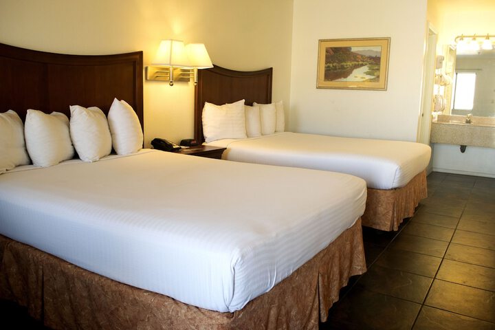 2 Queen Beds (3 of 14)
