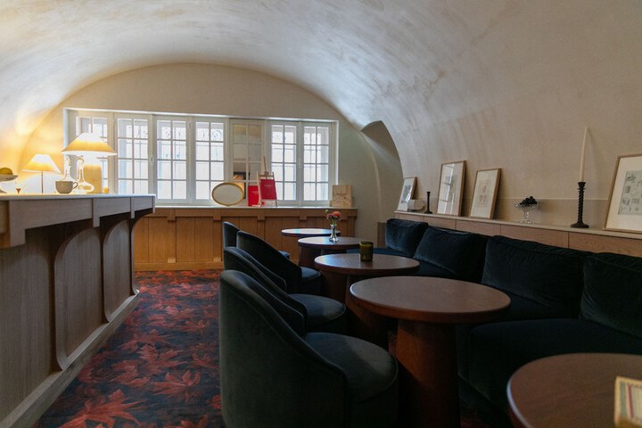 Lounge 67 of 72