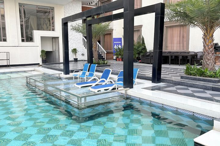 Pool 14 of 28