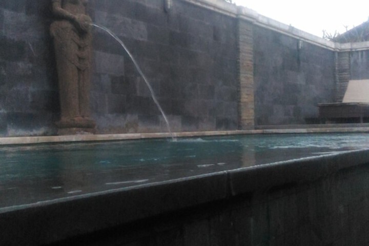 Hotel Pool