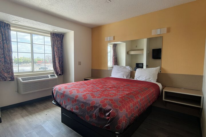 Room 8 of 24