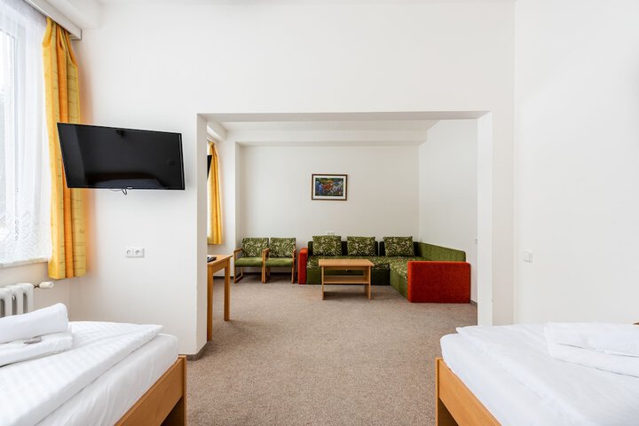 Room 14 of 100