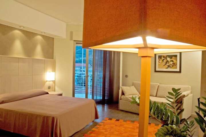Room 8 of 40