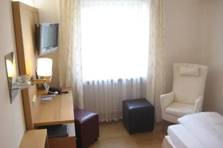 Room 3 of 16