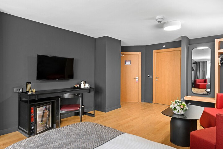 Room 45 of 143