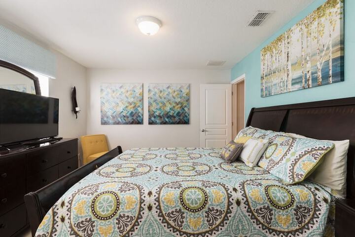 Room 29 of 710