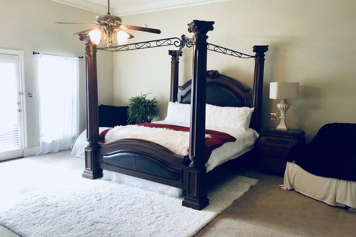 Room 5 of 16