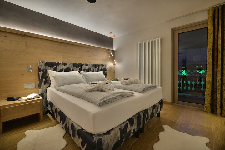 Room 40 of 211