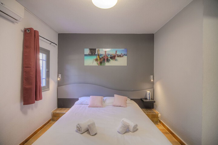 Room 6 of 61