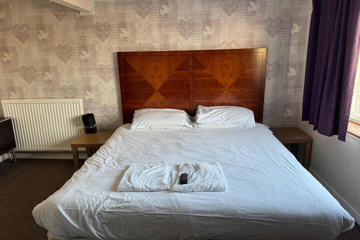 Room 24 of 156