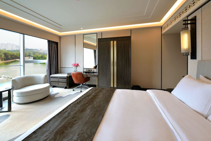 Room 4 of 60