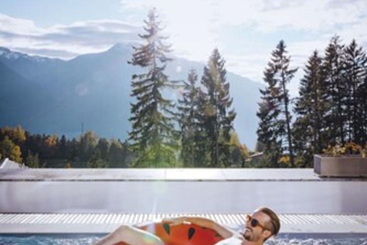 Hotel with Pool
