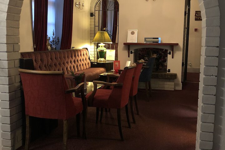 Lounge 9 of 17
