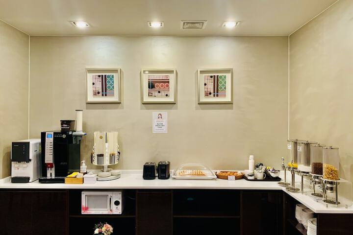 Breakfast/Coffee Service 102 of 119