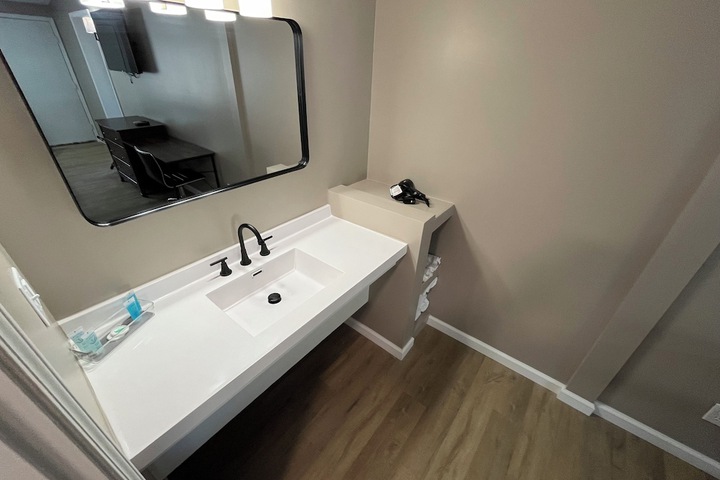1 Queen Bed Mobility Accessible (19 of 35)
