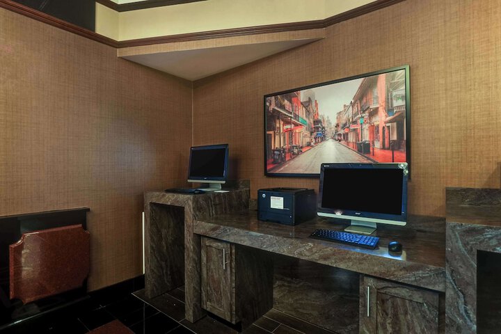 Business Center 58 of 60