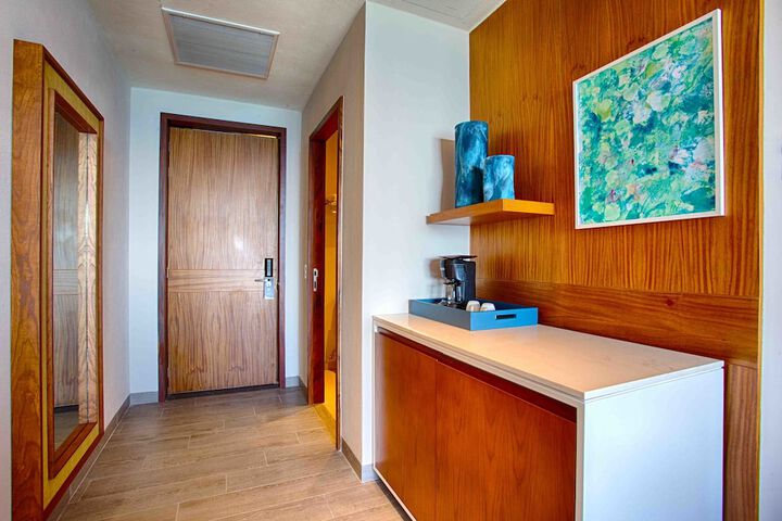 Room 17 of 599