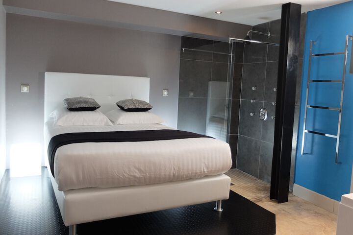 Room 3 of 53