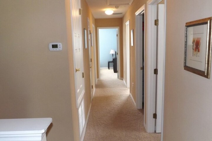 Ballroom/Hall 17 of 18