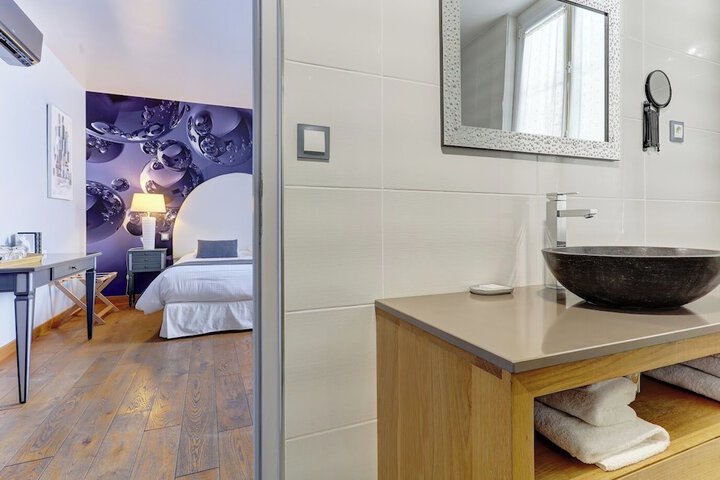 Room 25 of 42
