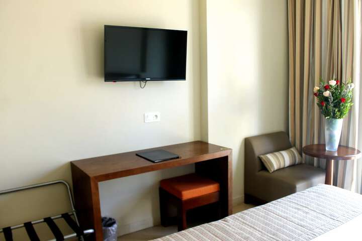 Room 8 of 29