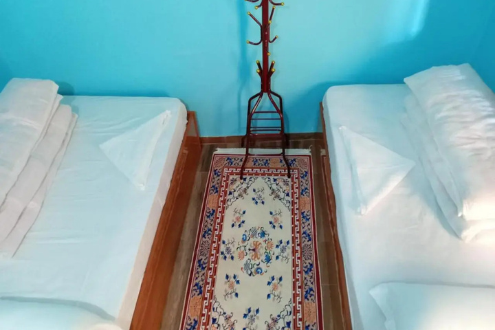 Room 6 of 25