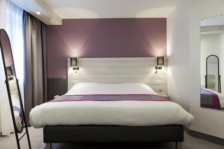 Room 6 of 31
