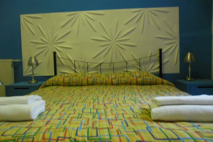 Room 11 of 37