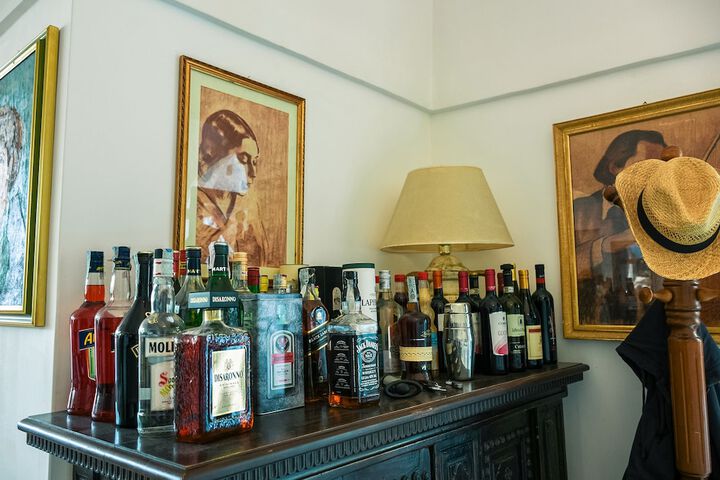 Lounge 82 of 106