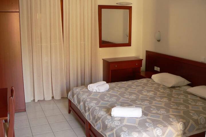 Room 6 of 33