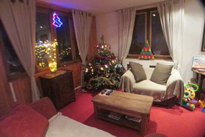 Lounge 10 of 45