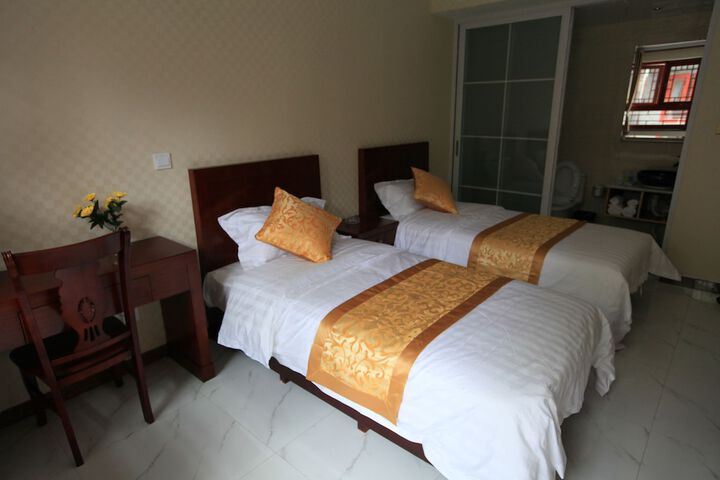 Room 11 of 38
