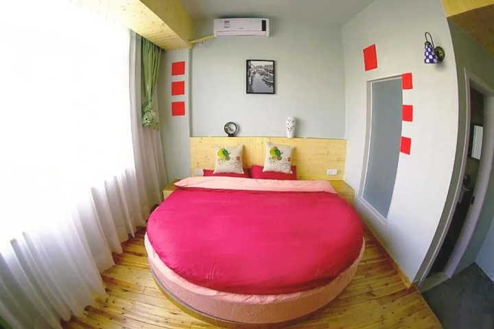 Room 11 of 20