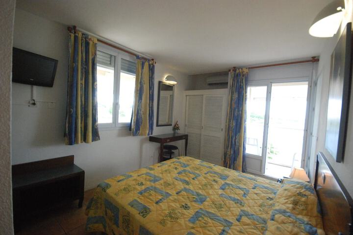 Room 14 of 93