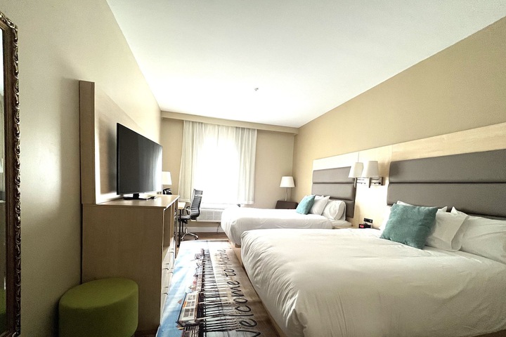 Quadruple 2 Queen Beds Accessible (2 of 11)