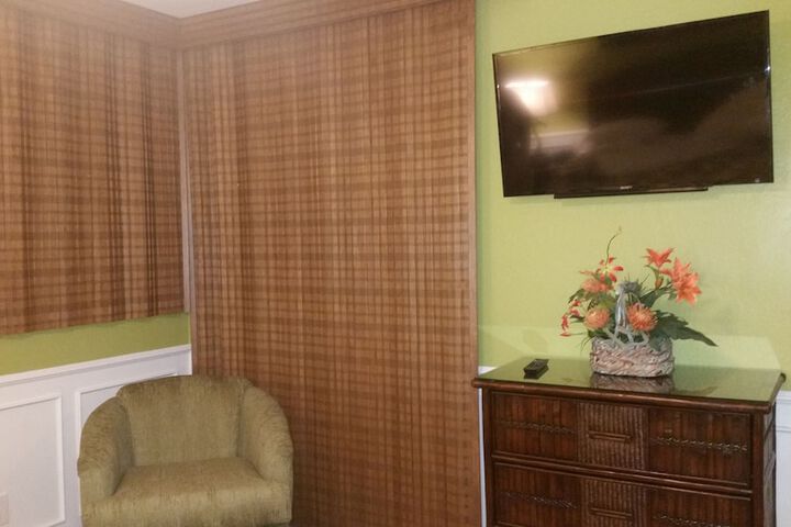 Room 11 of 484
