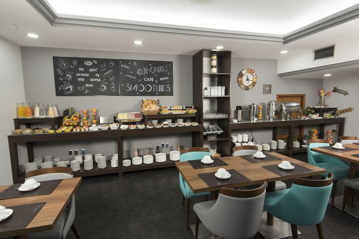 Breakfast/Coffee Service 104 of 125